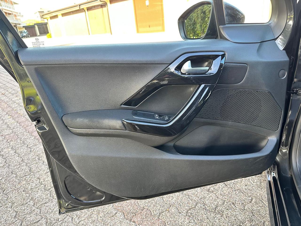 Peugeot 208 Allure 1.4 95 VTI #6873