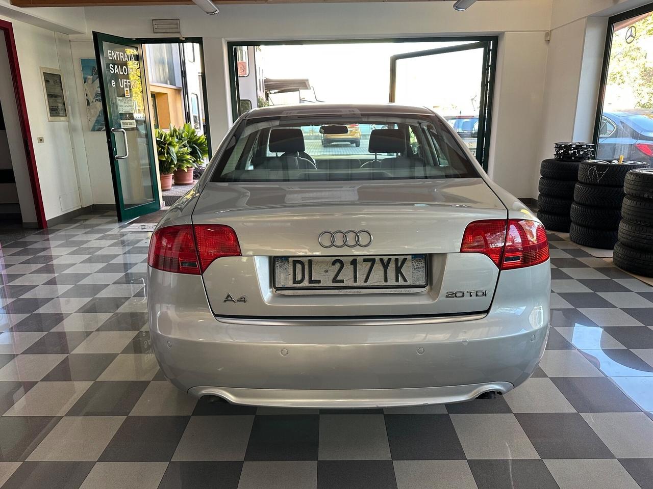 Audi A4 2.0 16V TDI S Line