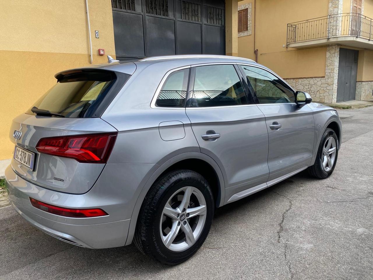 Audi Q5 40 TDI quattro S tronic Sport tetto panoramico