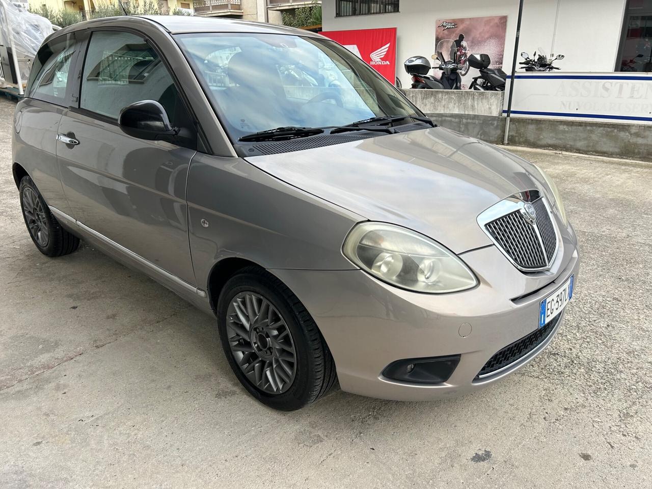 Lancia Ypsilon 1.3 MJ DIESEL NEOPATENTATI!!!!!!