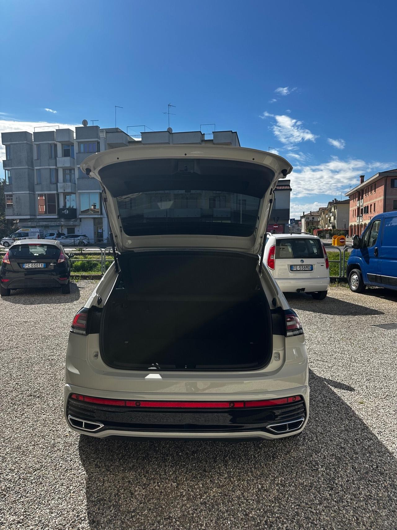 Volkswagen Taigo 1.0 TSI 110 CV DSG R-Line