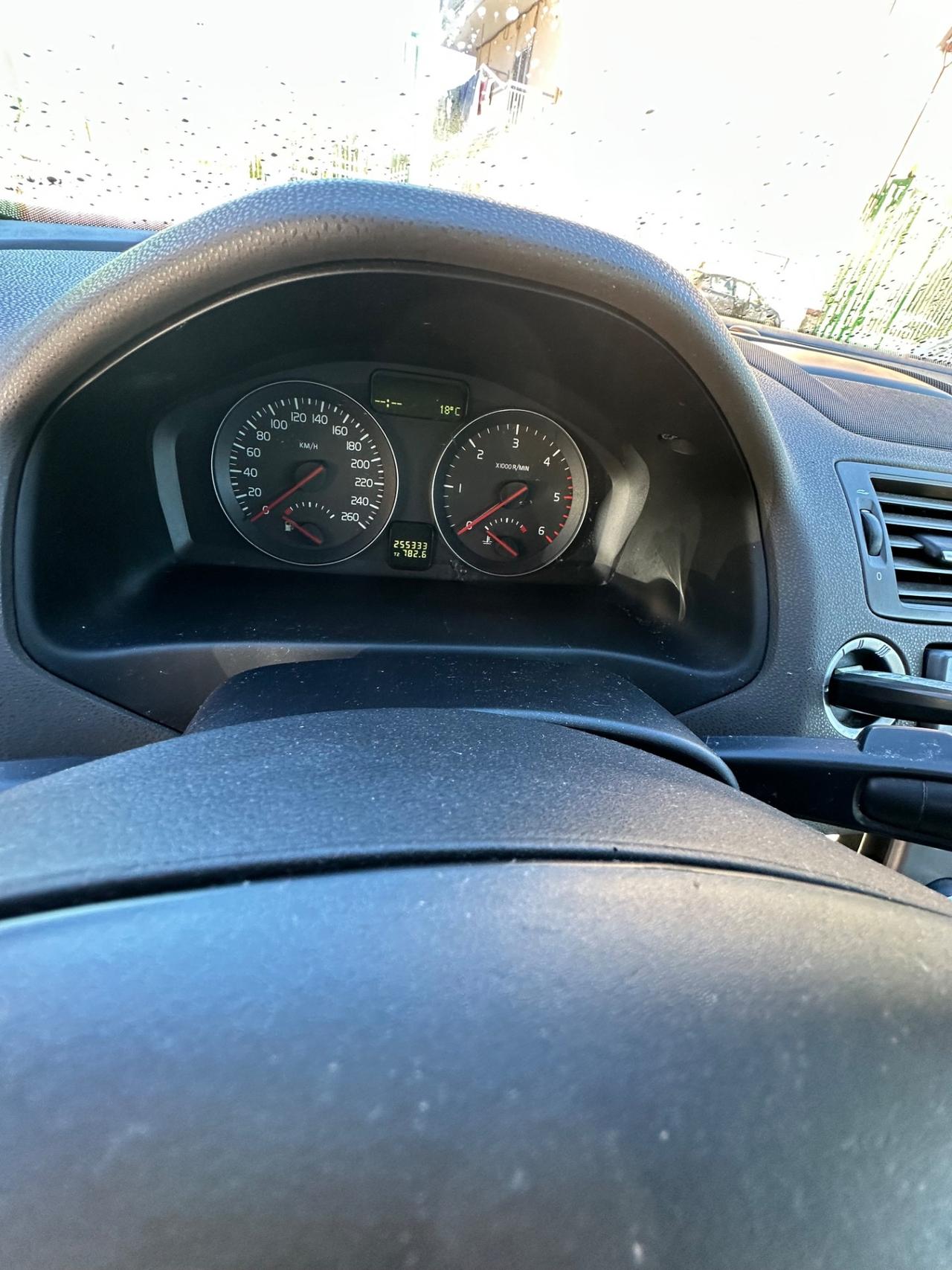 Volvo V50 D2 R-design