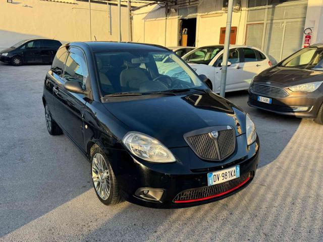 LANCIA Ypsilon 1.3 MJT 90 CV MomoDesign
