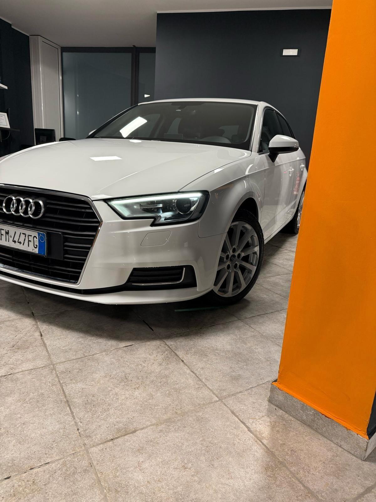 Audi A3 1.6 TDI 116 CV Design * Sconto € 500,00 in caso di Finanziamento