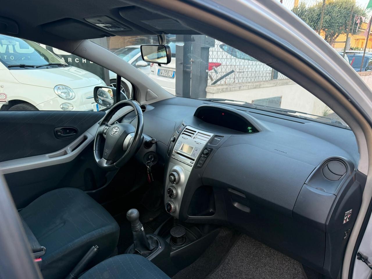 Toyota Yaris 1.0 5 porte - Superprezzo - Tutto incluso