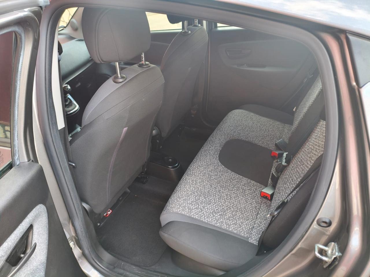 Lancia Ypsilon 1.0 FireFly 5 porte S&S Hybrid UnYca