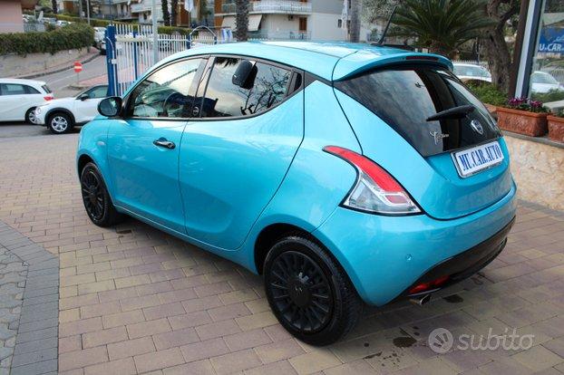 Lancia Ypsilon 1.0 69cv firefly hybrid gold
