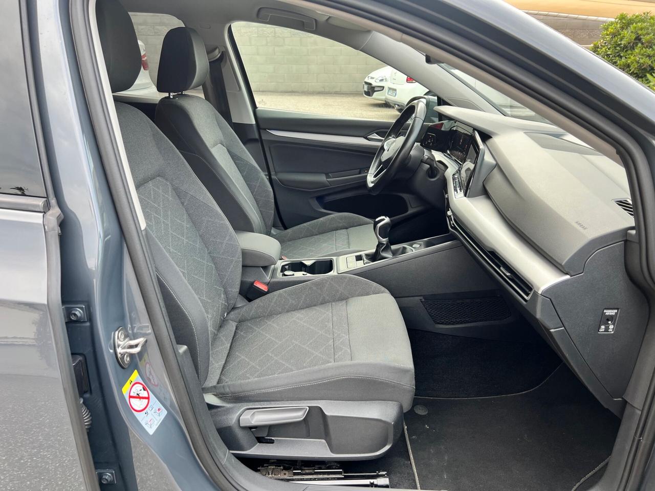 Volkswagen Golf VIII 8 2.0 tdi Life 115cv VIRTUAL/LED/NAVI PERFET.