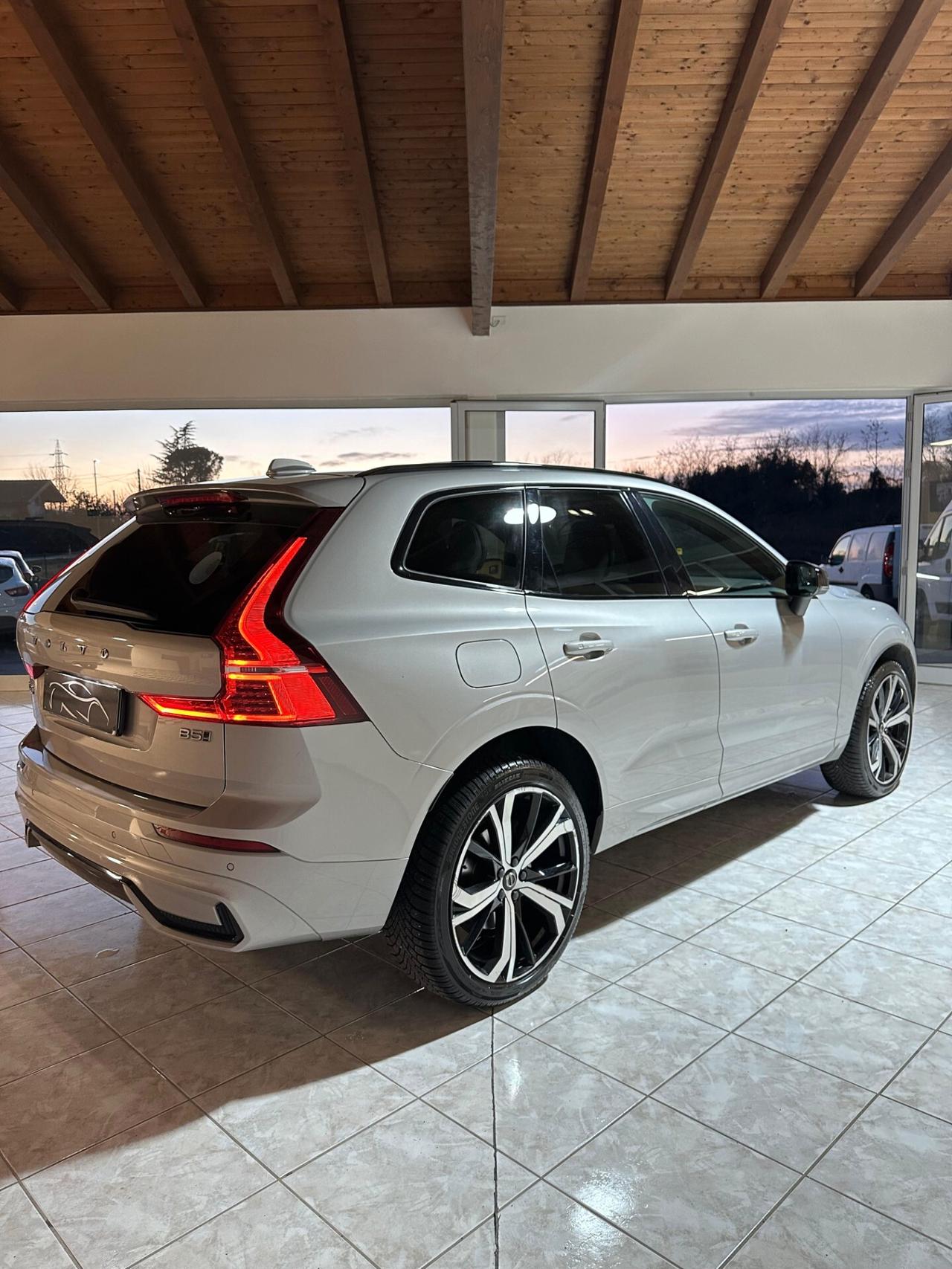 Volvo XC 60 XC60 B5 (d) AWD R DESIGN