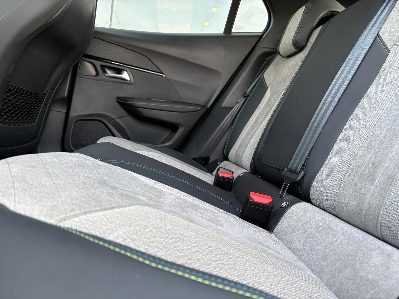 Peugeot 2008 GT motore elettrico 136 CV SPOTICAR