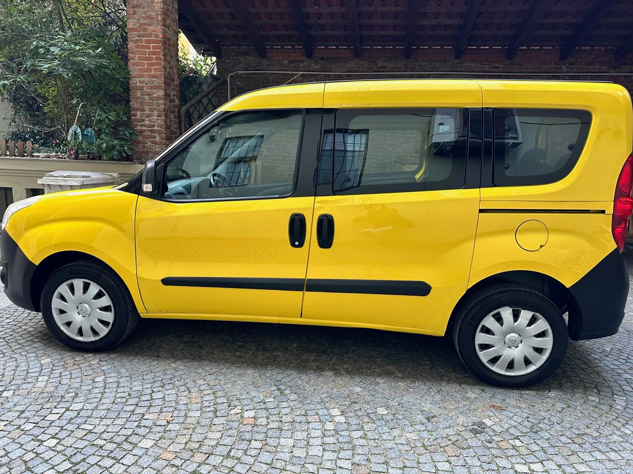 Opel Combo 1.4 (7 POSTI) - No Blocco del Traffico