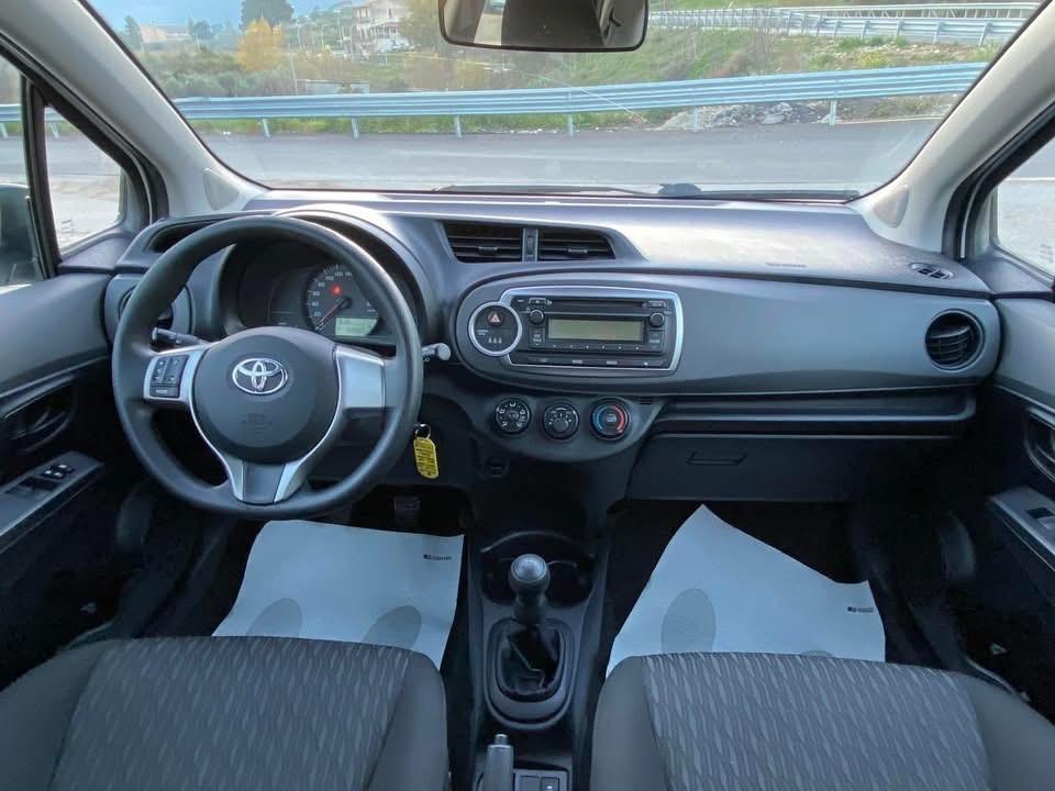 Toyota Yaris 1.0 5 porte