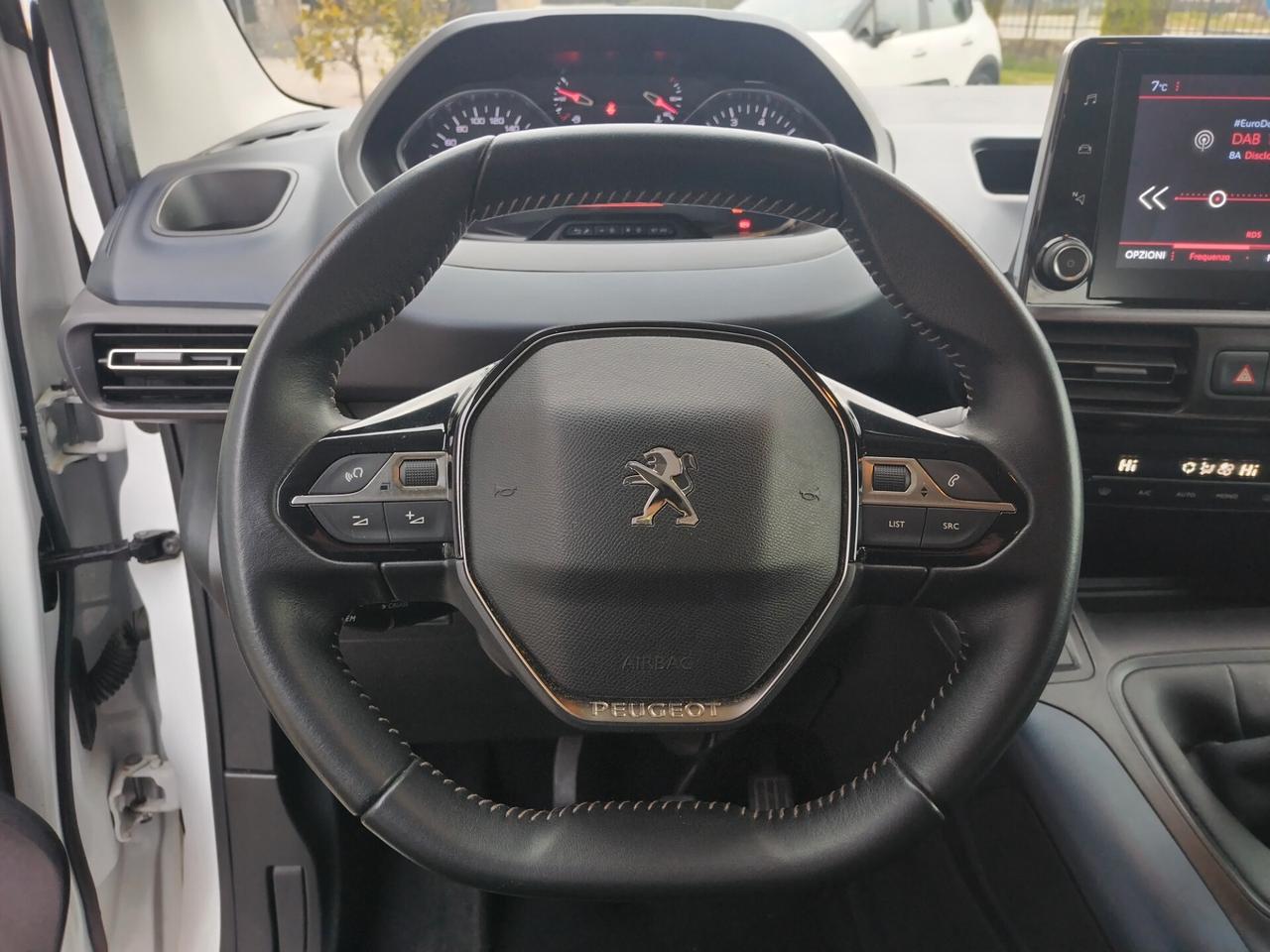 Peugeot Rifter 130cv. full.