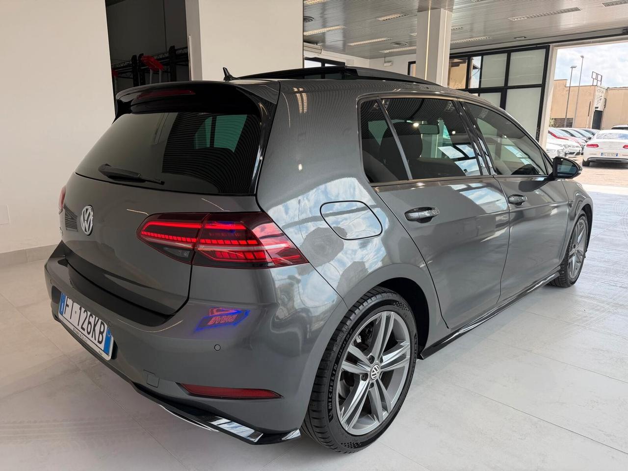 Volkswagen Golf 1.6 TDI R-LINE FULL OPTIONAL