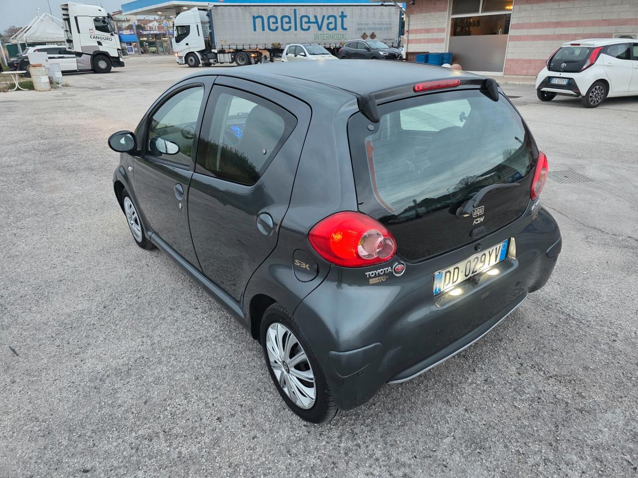 Toyota Aygo 1.0 12V VVT-i 5 porte Sol