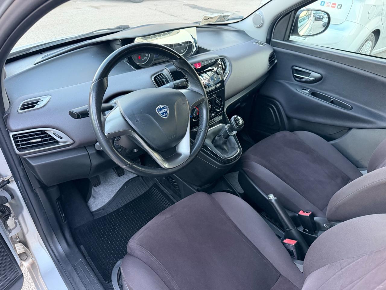 Lancia Ypsilon 1.2 benzina 69 cv 2011 105.000 km