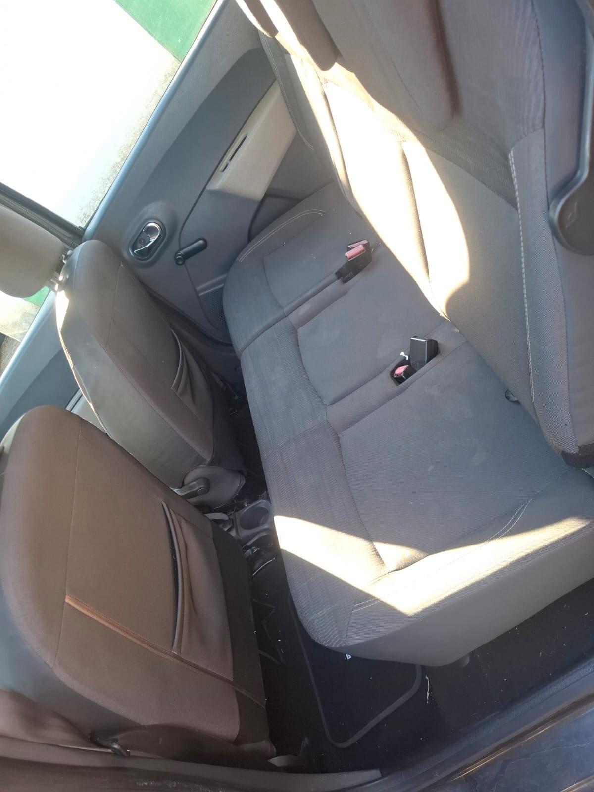 Dacia Lodgy 1.6 8V 85CV 5 posti Lauréate (60Kw)
