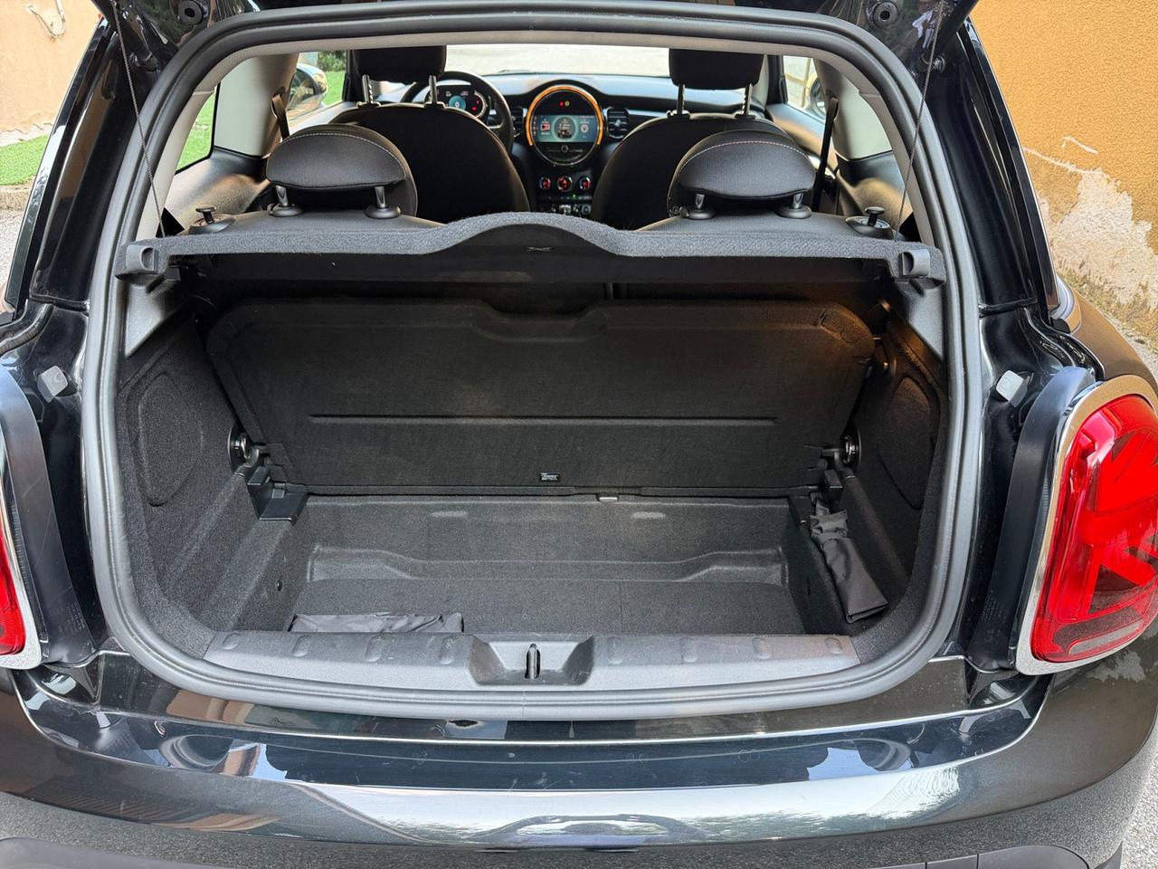 Mini 3 Porte Cooper Essential 1.5 Twin Power Turbo " Cambio Manuale "