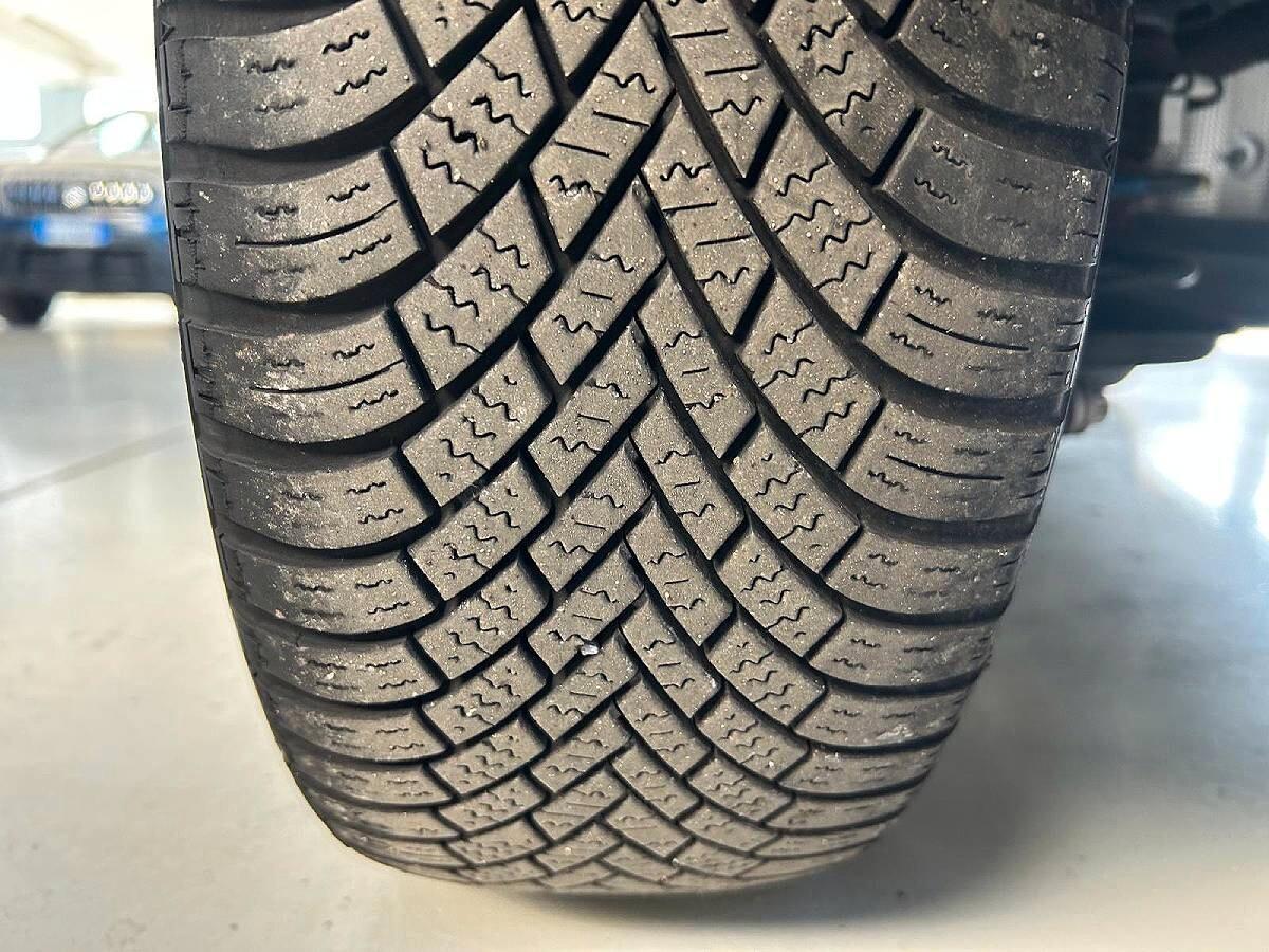 Lancia Ypsilon 1.0 FireFly 5 porte S&S Hybrid Silver