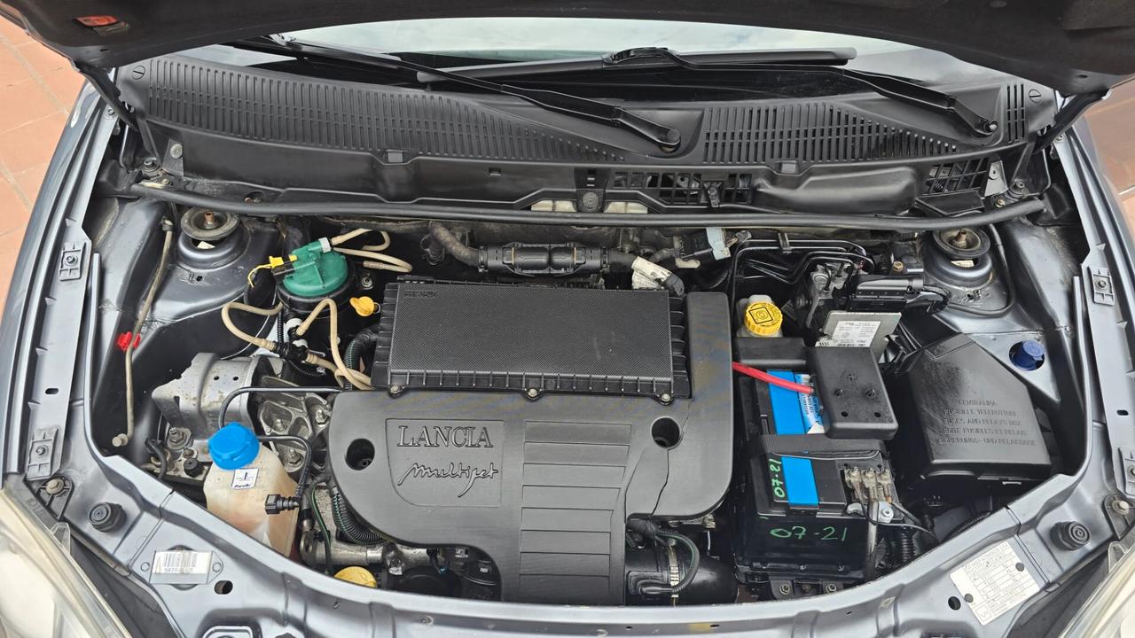 Lancia Ypsilon 1.3 MJT 75 CV Argento