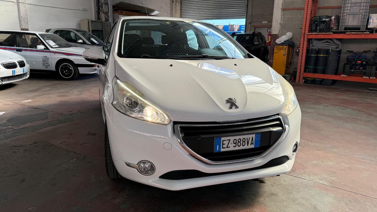 Peugeot 208 1.4 HDi 68 CV 5 porte Allure