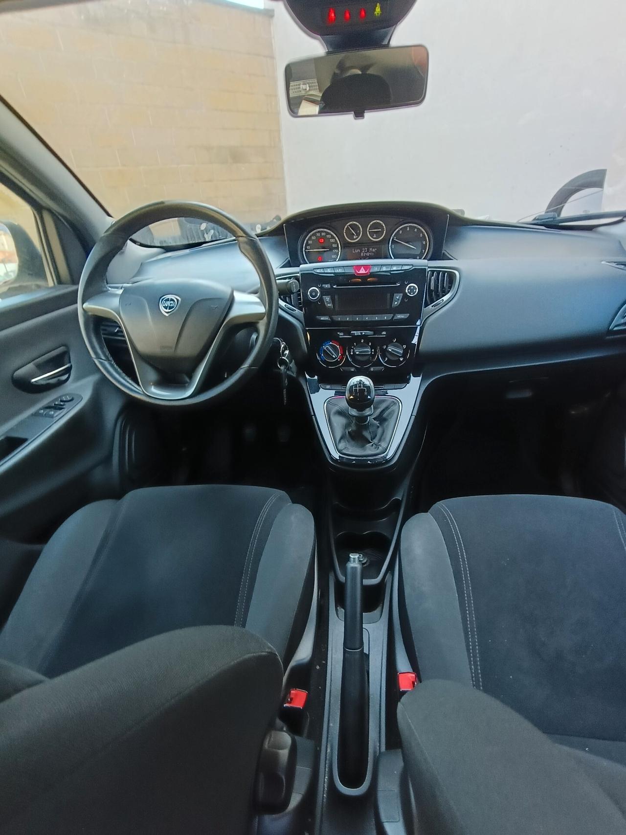 Lancia Ypsilon 1.2 69 CV 5 porte S&S Silver