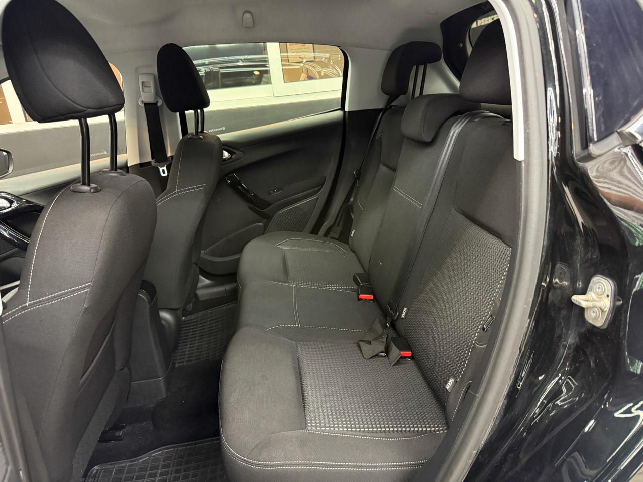 Peugeot 208 1.2 82CV puretech Allure OK NEOPATENTATI