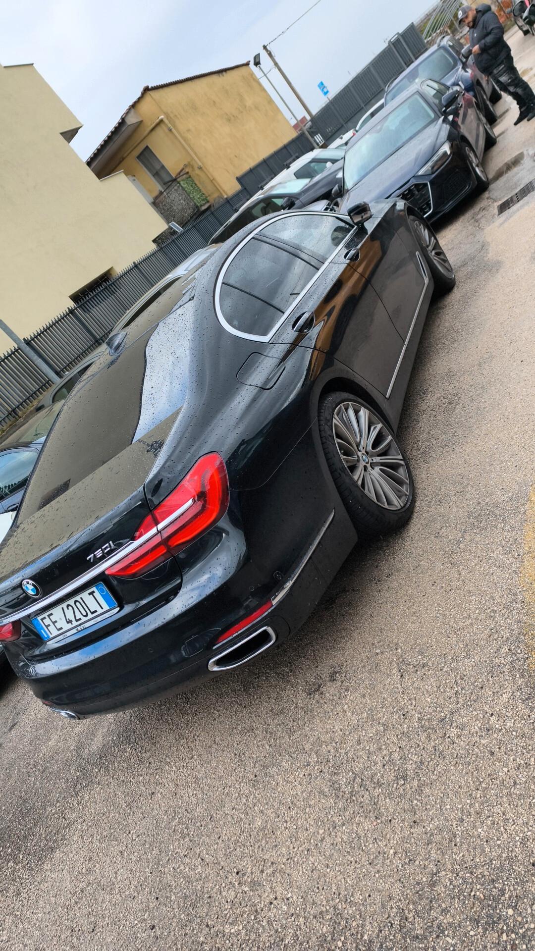 Bmw 750 750i xDrive Eccelsa iper full pochi km