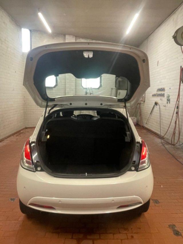 LANCIA Ypsilon 1.2 69 CV 5 porte Gold