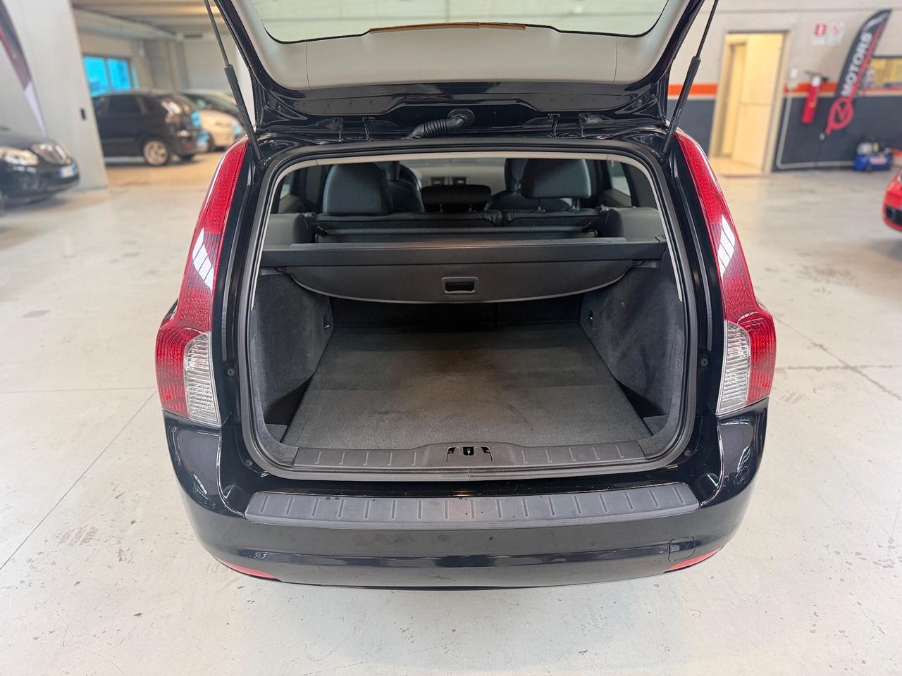 Volvo V50 2.0 D cat Kinetic NEOPATENTATI