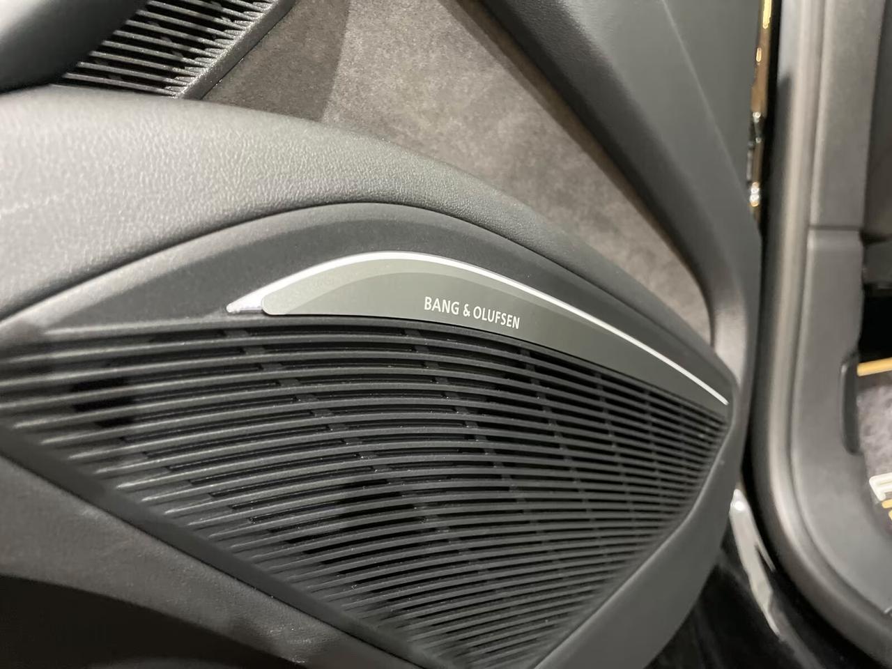 Audi TT RS 2.5 TFSI quattro scarico sportivo telecamera