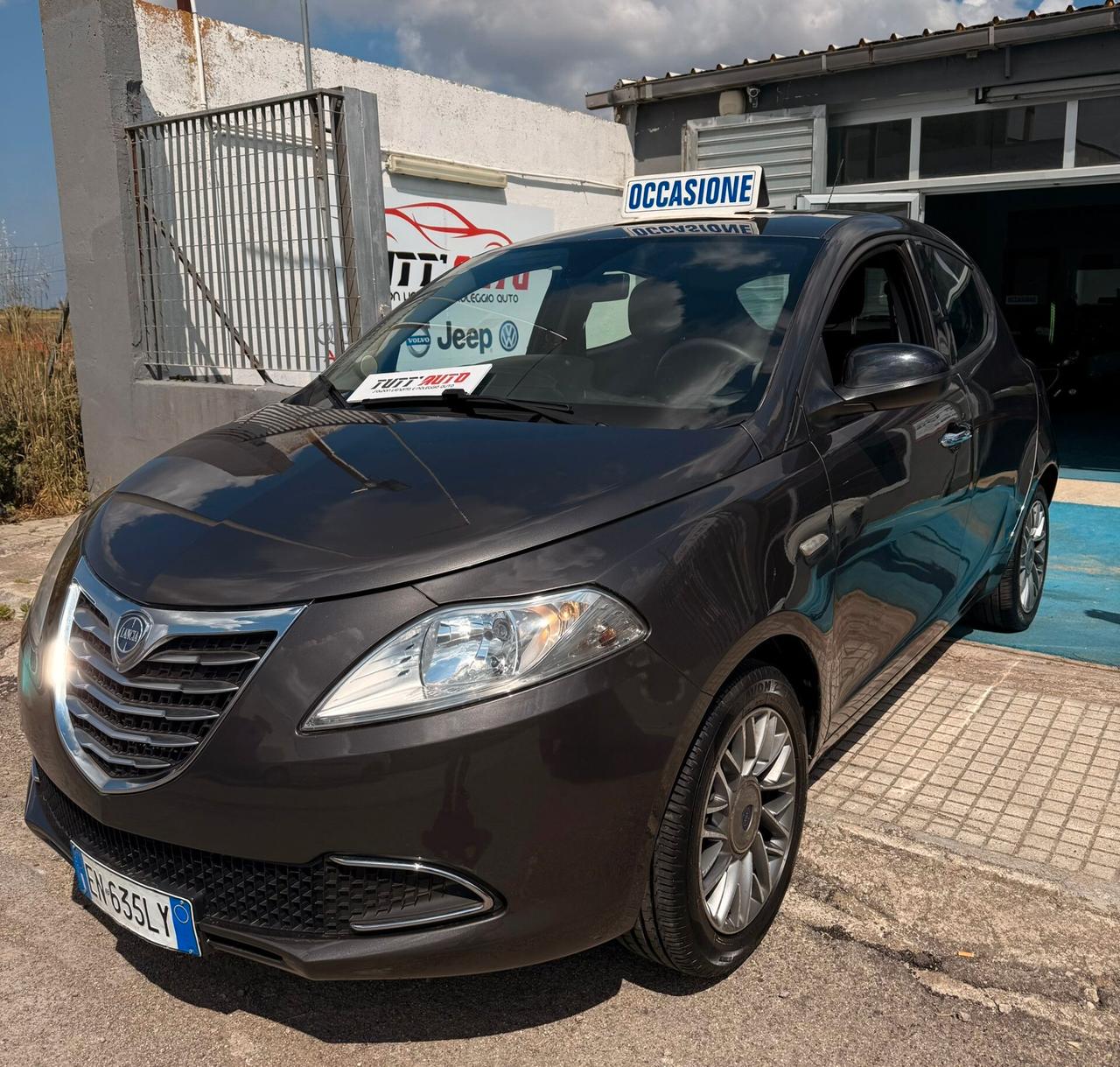 Lancia Ypsilon 1.2 69 CV 5 porte S&S Platinum