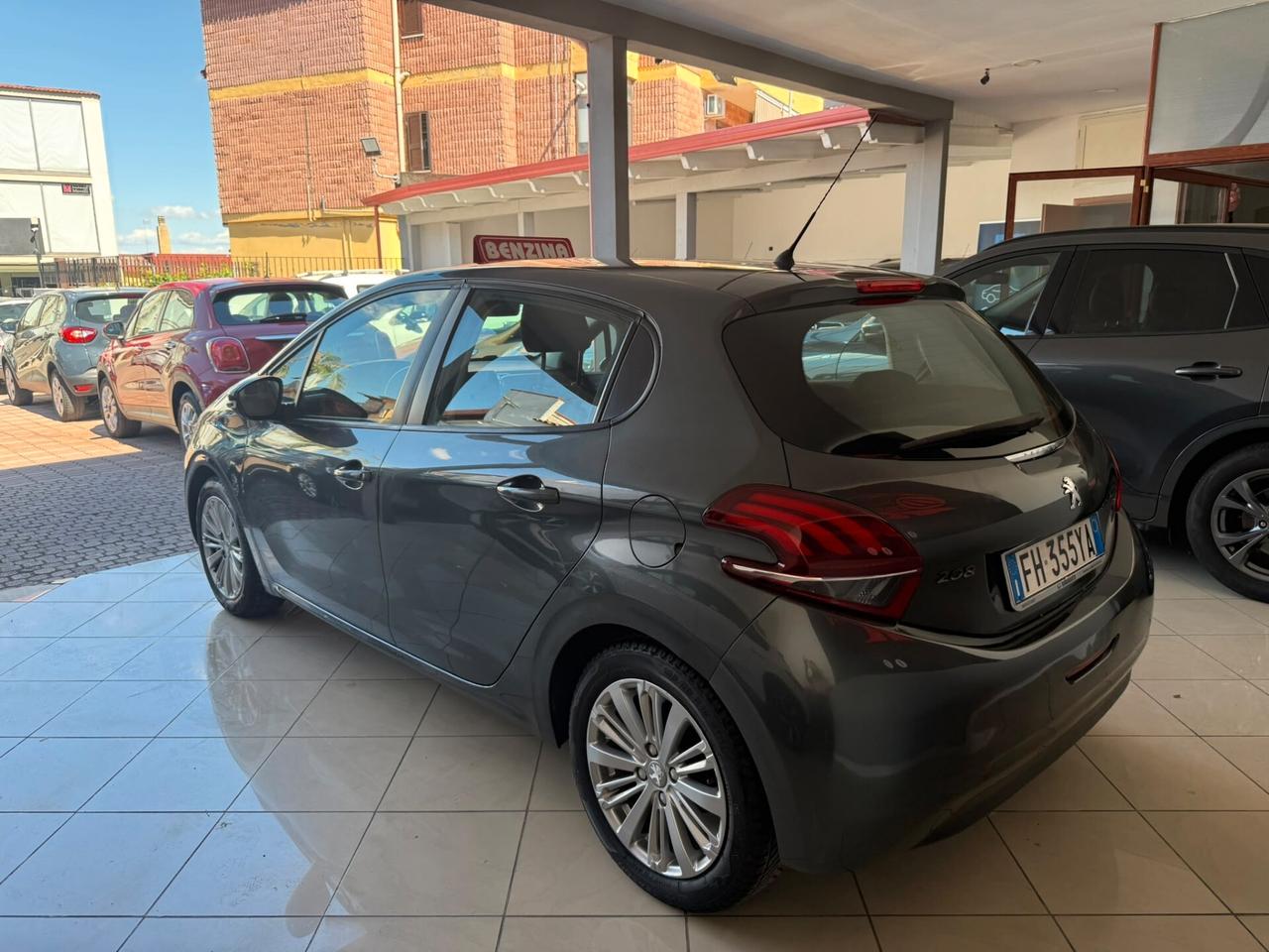 PEUGEOT 208 1.2 BENZINA 114.000 KM 2017