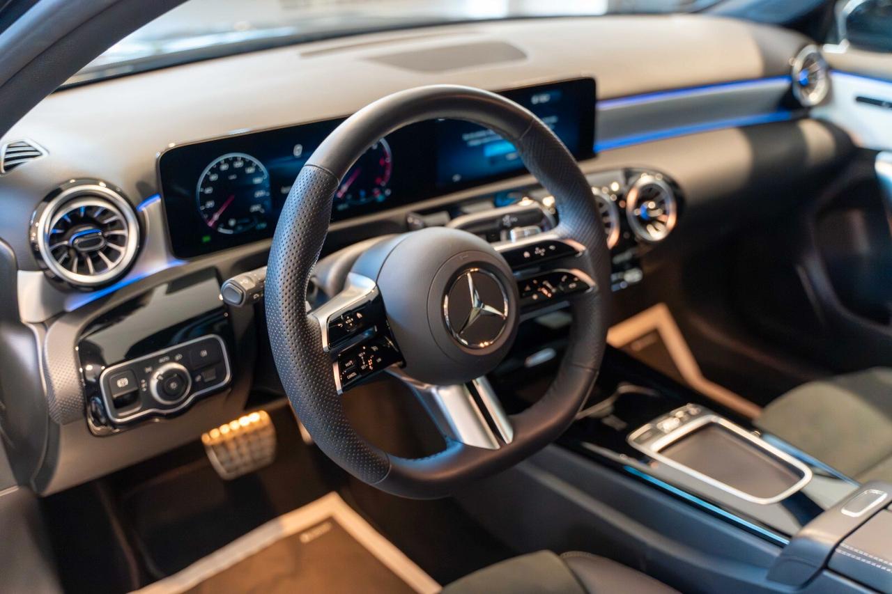 Mercedes-benz A 200d AMG/Premium/Night/ DIGITAL/TETTO/19"