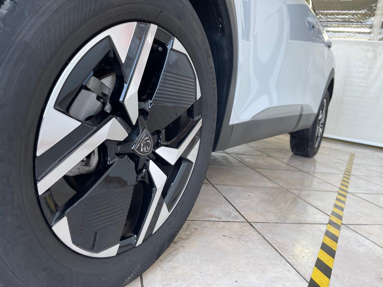 Peugeot 2008 1.2 100cv Allure NO VINCOLO DI FINANZIAMENTO