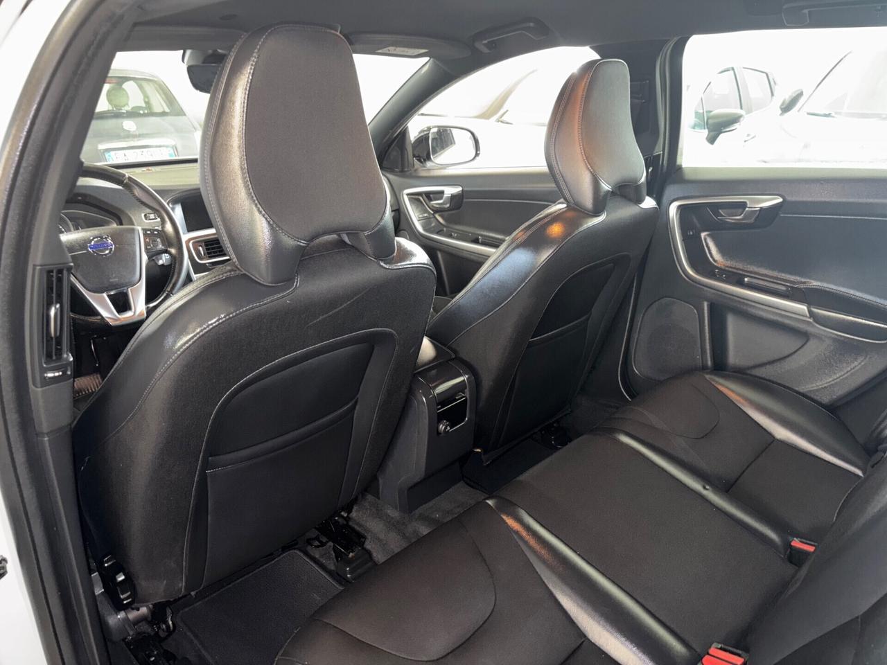 Volvo V60 Cross Country D3 Geartronic Summum