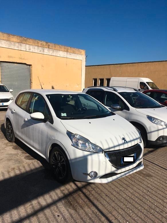 Peugeot 208 1.4 HDi 68 CV 5 porte Allure