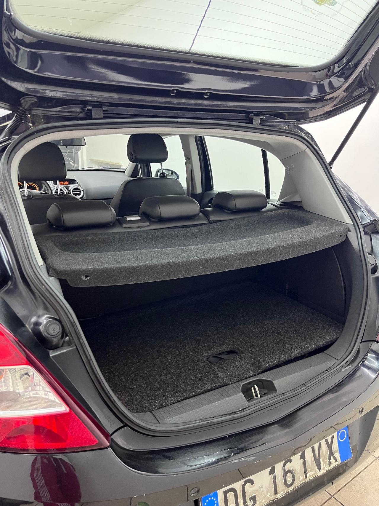 Opel Corsa 1.4 16V 5 porte Cosmo