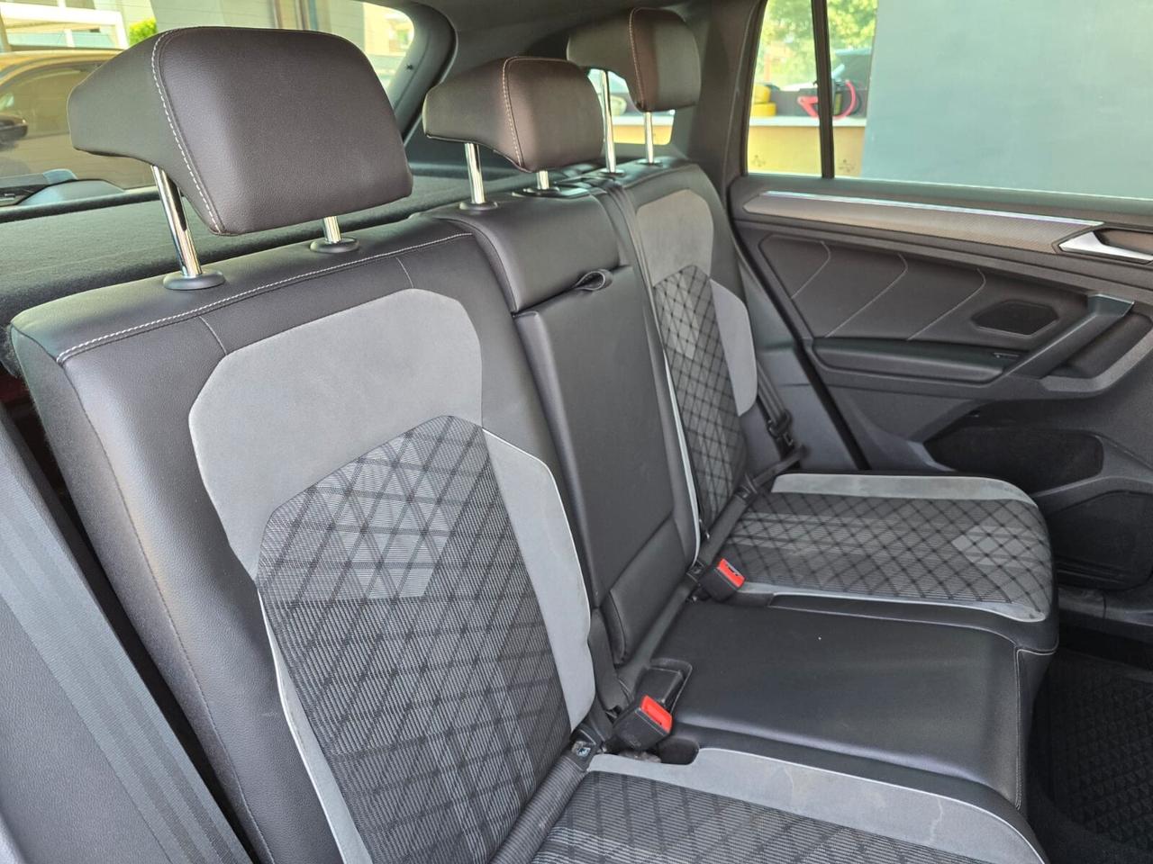 Volkswagen Tiguan 2.0 TDI 150 CV SCR DSG R-Line