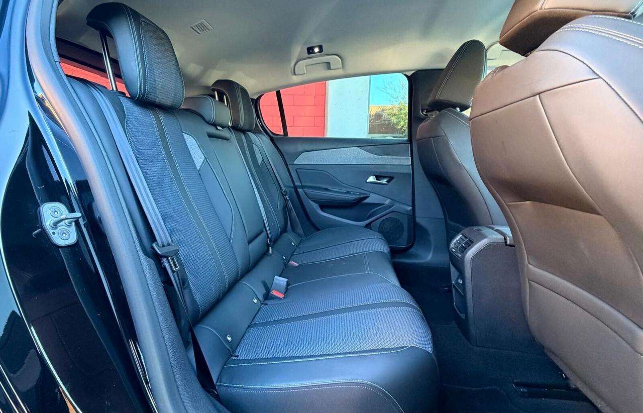 Peugeot 308 BlueHDi 130 S&S EAT8 GT Virtual cockpit