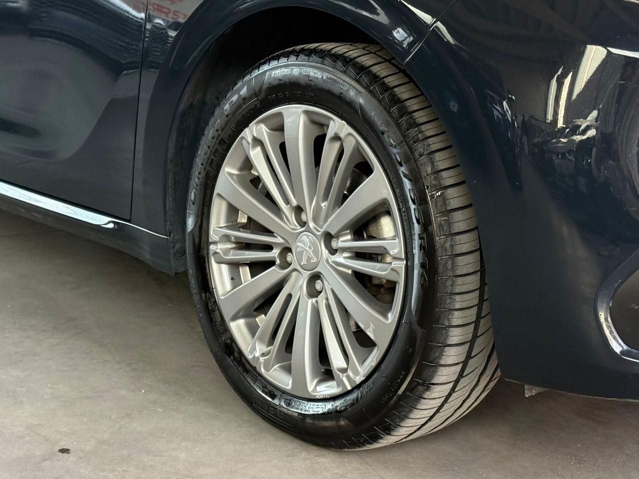 Peugeot 208 PureTech 82 5 porte Allure