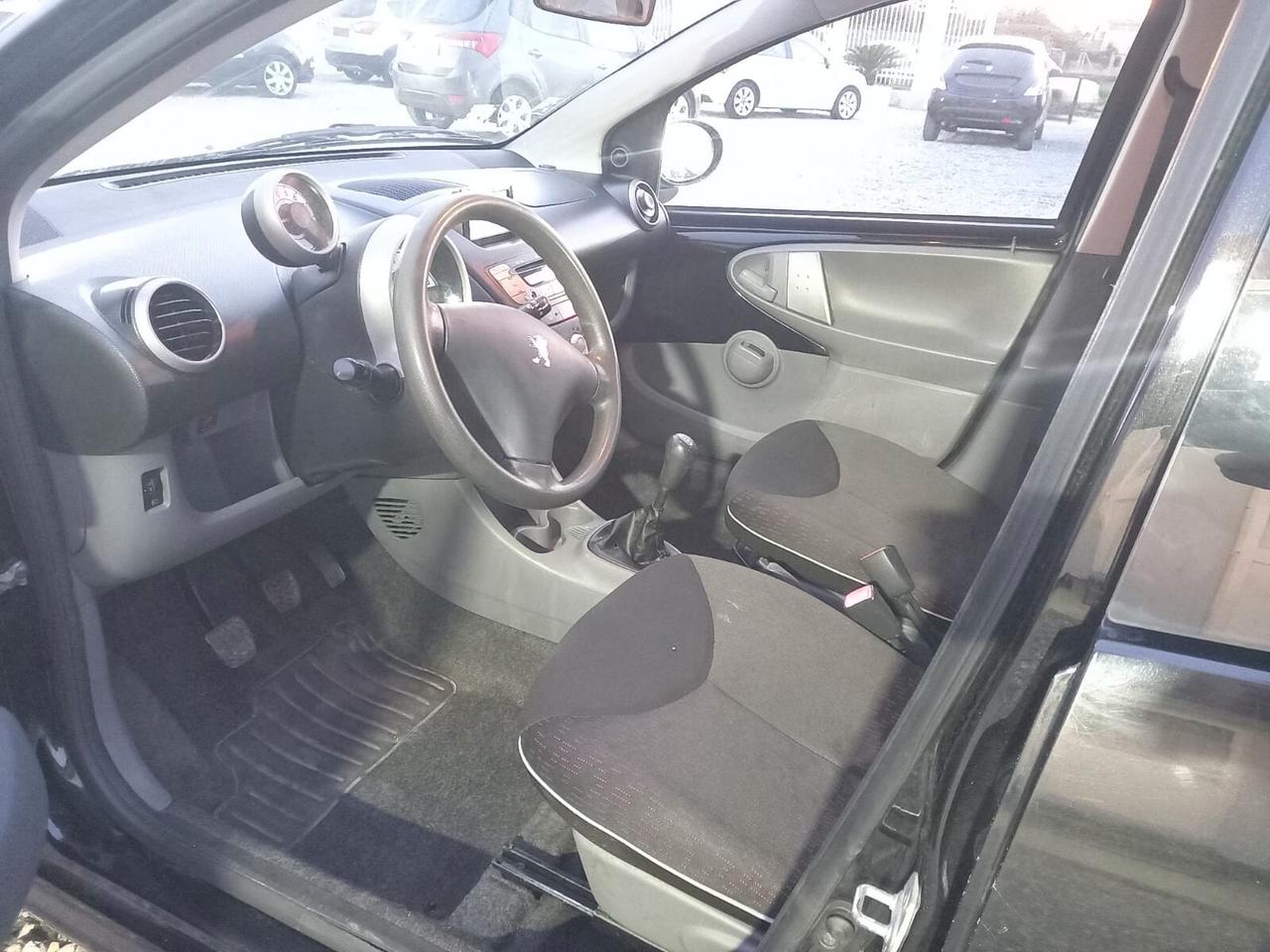 Peugeot 107 1.0 68CV 5p. Sweet Years navigatore