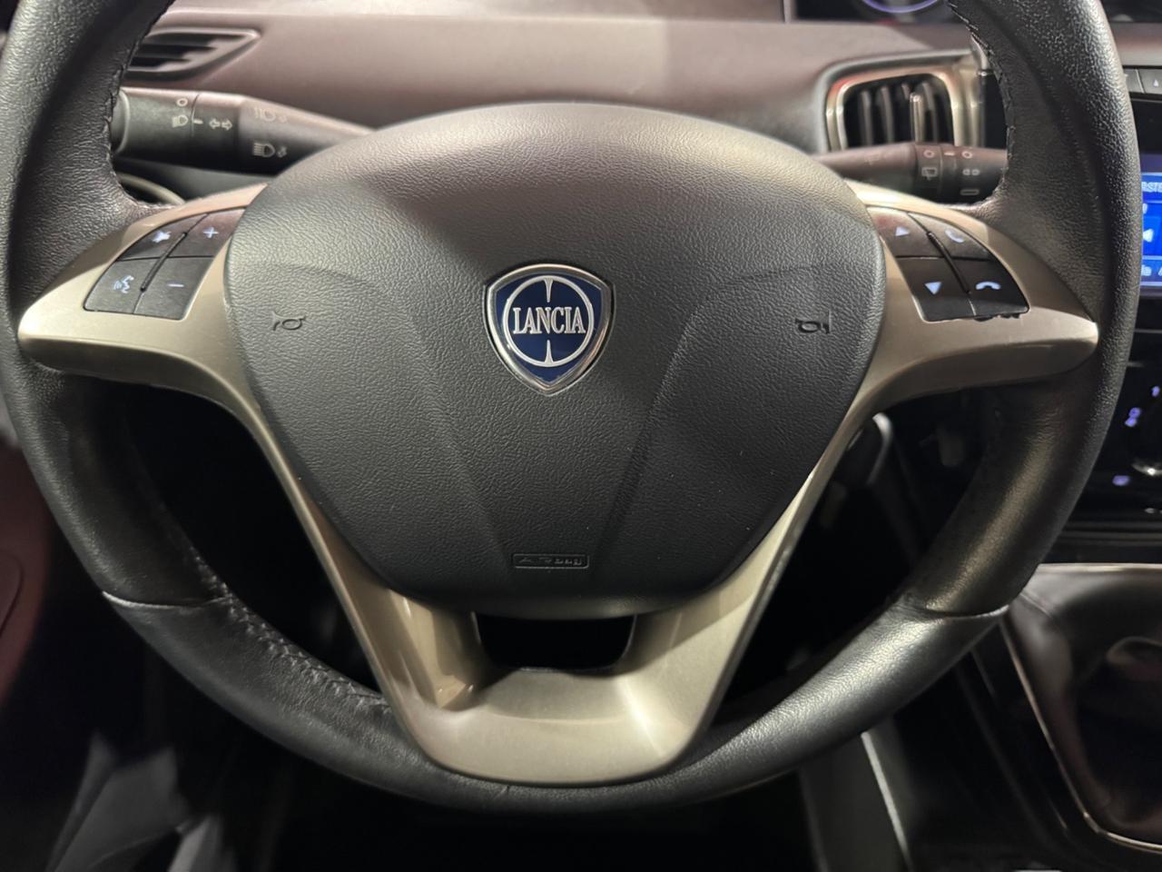 Lancia Ypsilon 1.2 69 CV 5 porte Silver NEOPATENTATI