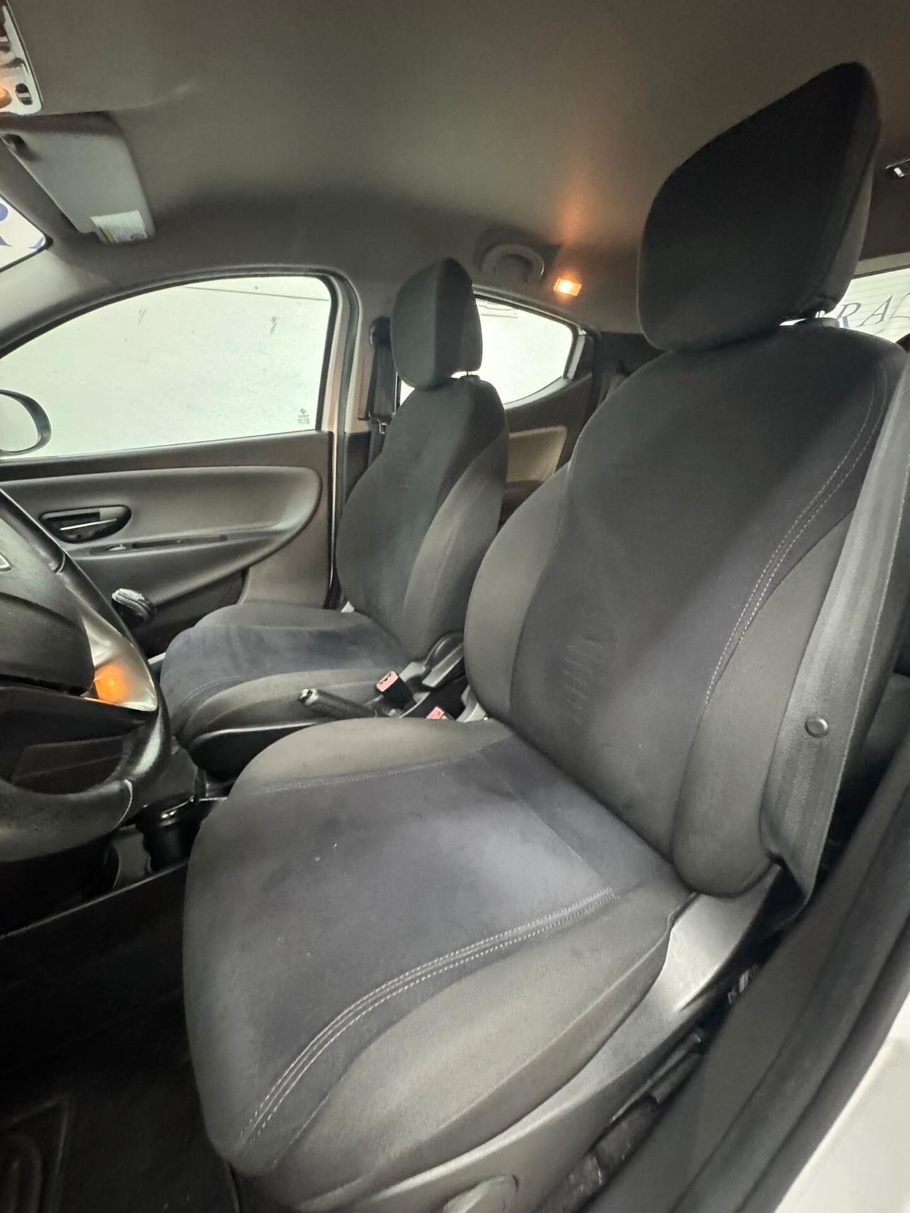 Lancia Ypsilon 1.2 69 CV 5 porte Platinum