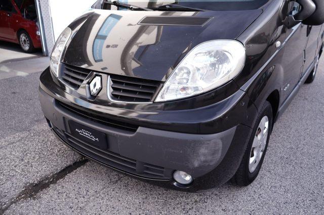 RENAULT Trafic T27 2.5 dCi 150cv PC-TN Passenger