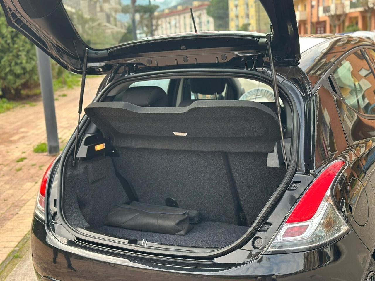 Lancia Ypsilon 1.2 69 CV 5 porte GPL Ecochic Gold