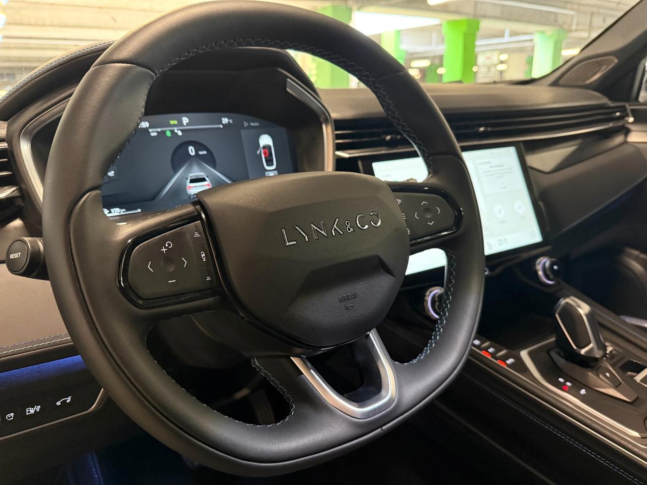 Lynk&co 01 PHEV More