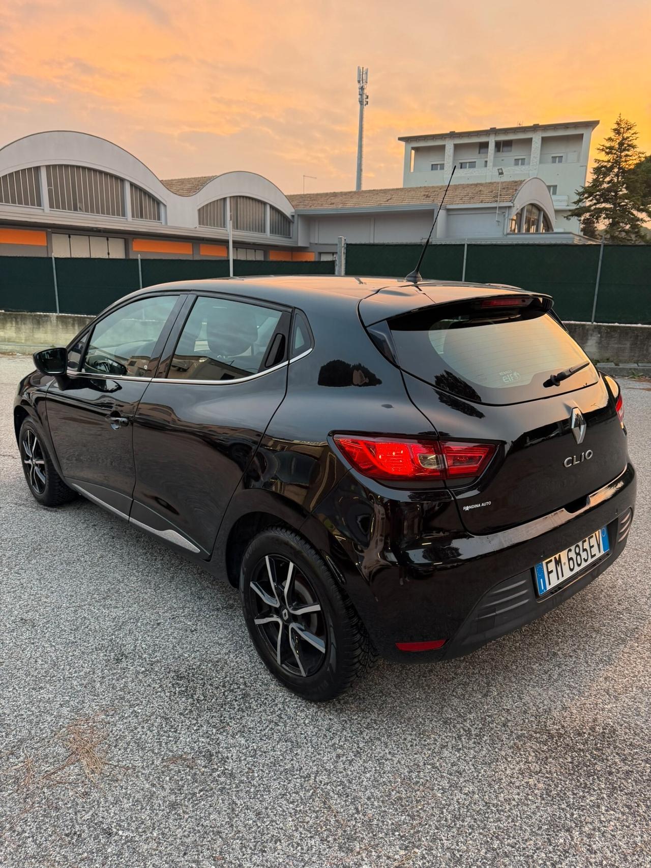 Renault Clio 1.2 75CV 5 porte Zen