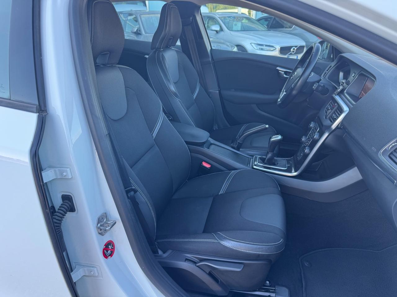 Volvo V40 D2 2.0 120CV Inscription NEOPATENTATI