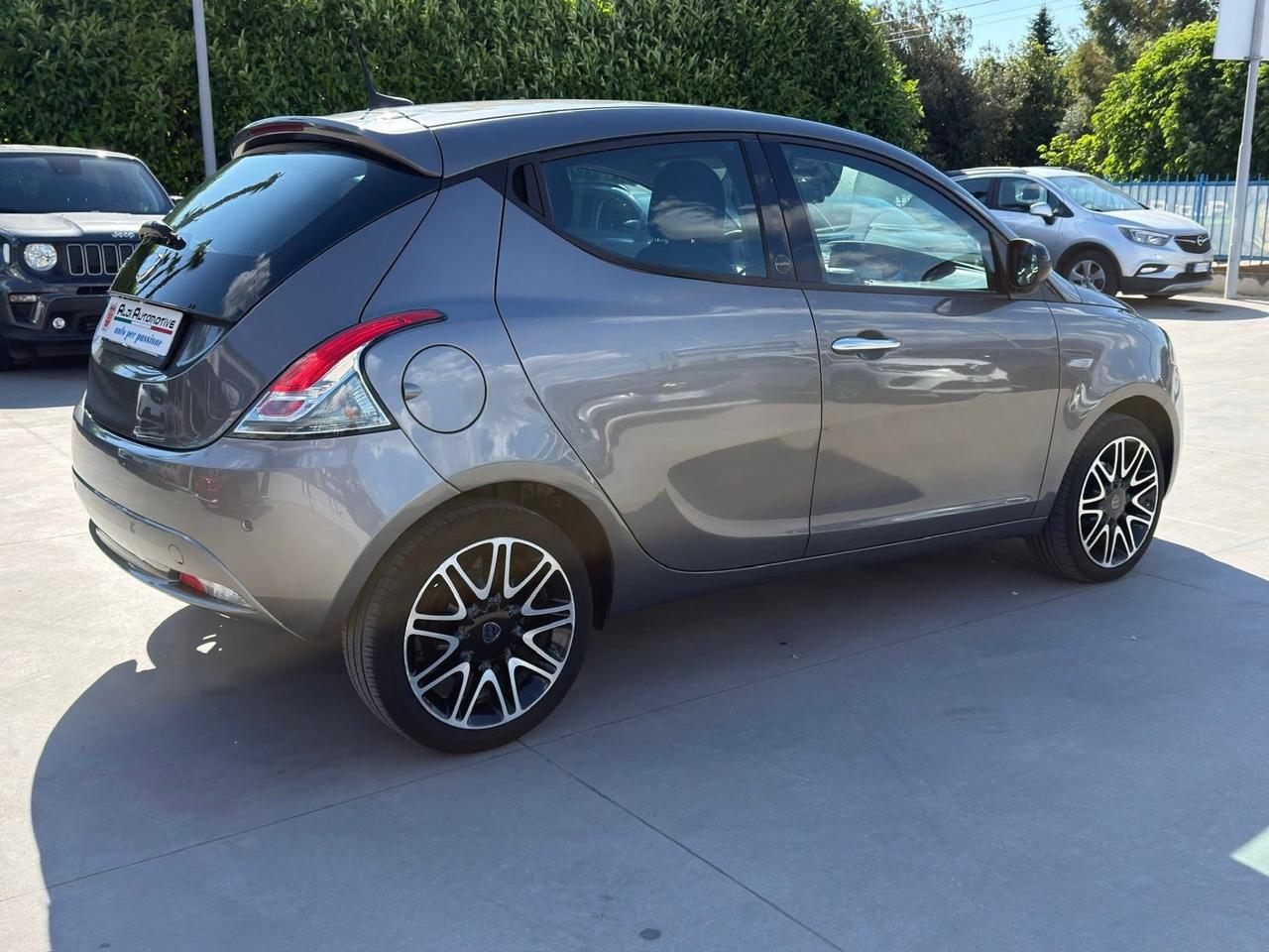 Lancia Ypsilon 1.2 69 CV 5 porte GPL Ecochic Gold